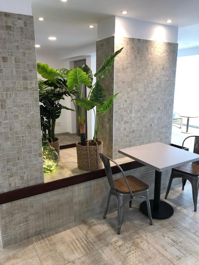 Hostal Rosalia San Antonio  Bagian luar foto