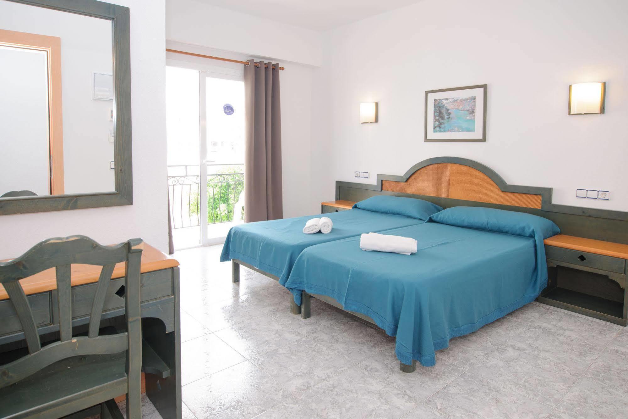 Hostal Rosalia San Antonio  Bagian luar foto