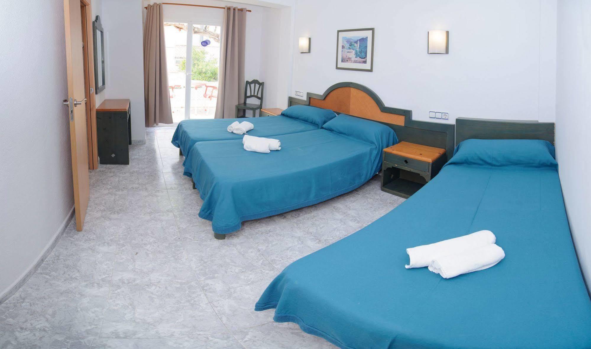 Hostal Rosalia San Antonio  Bagian luar foto