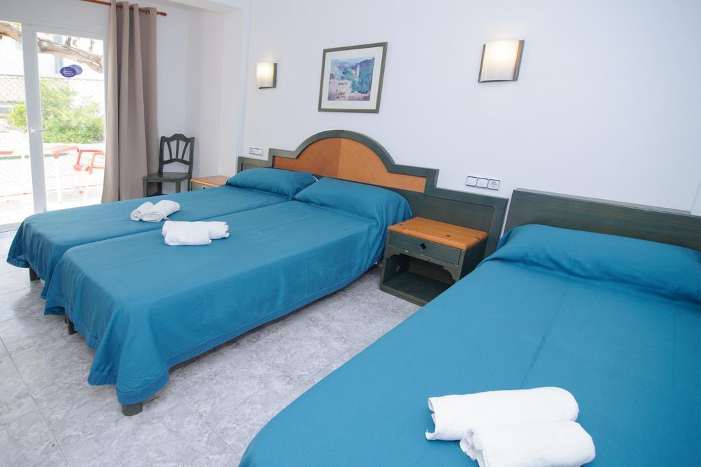 Hostal Rosalia San Antonio  Bagian luar foto
